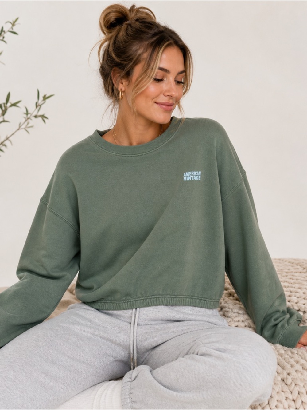 American Vintage Sweatshirt Large Cropped Olive Crewneck Casual Minimal Cozy